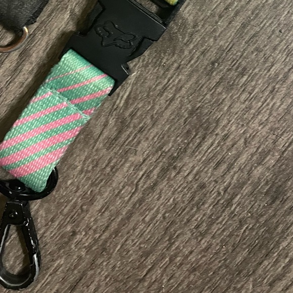 2Lanyard’s  one is from fox and the other black one is metal mulisha - Picture 2 of 3